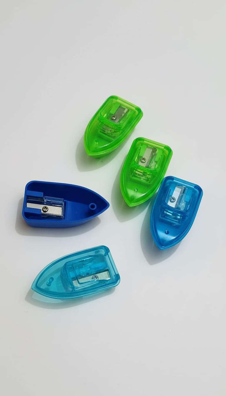 Mini Boat-Shaped Pencil Sharpener – Translucent Desktop Sharpener with Shavings Reservoir for Kids & Students