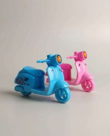 Vintage Scooter Pencil Sharpener – Cute Mini Motorbike Manual Sharpener with Shavings Reservoir for Kids & Desk Decor